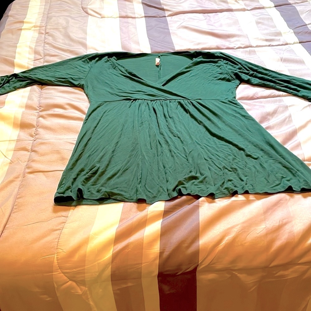 flirty pink forest green crossover top xl!